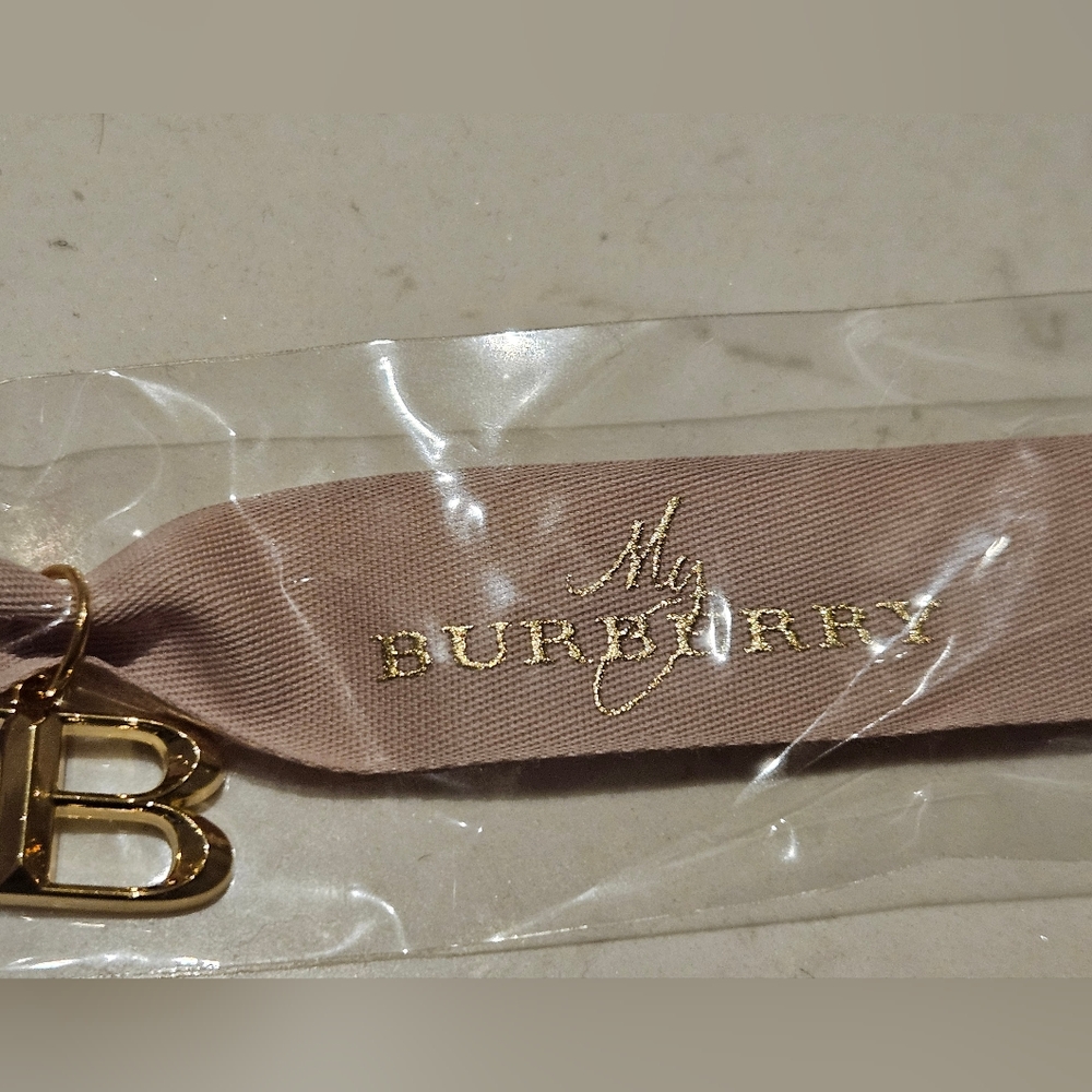 BURBERRY  Ribbon New 🎀 - Picture 8 of 9